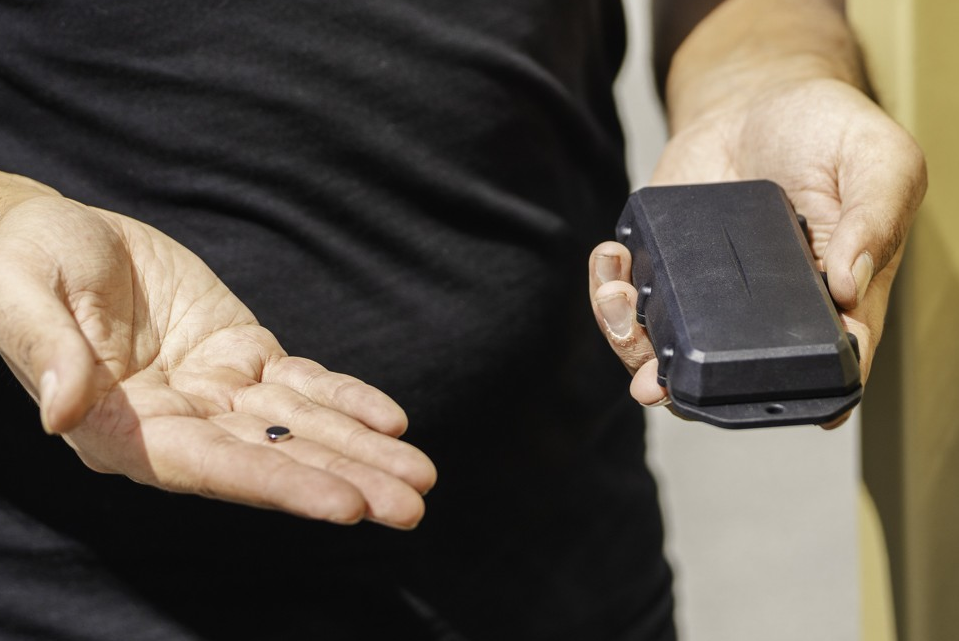 Portable Tracker Magnetic Tamper Detection Hand